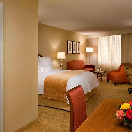 Toronto Airport Marriott Hotel Экстерьер фото
