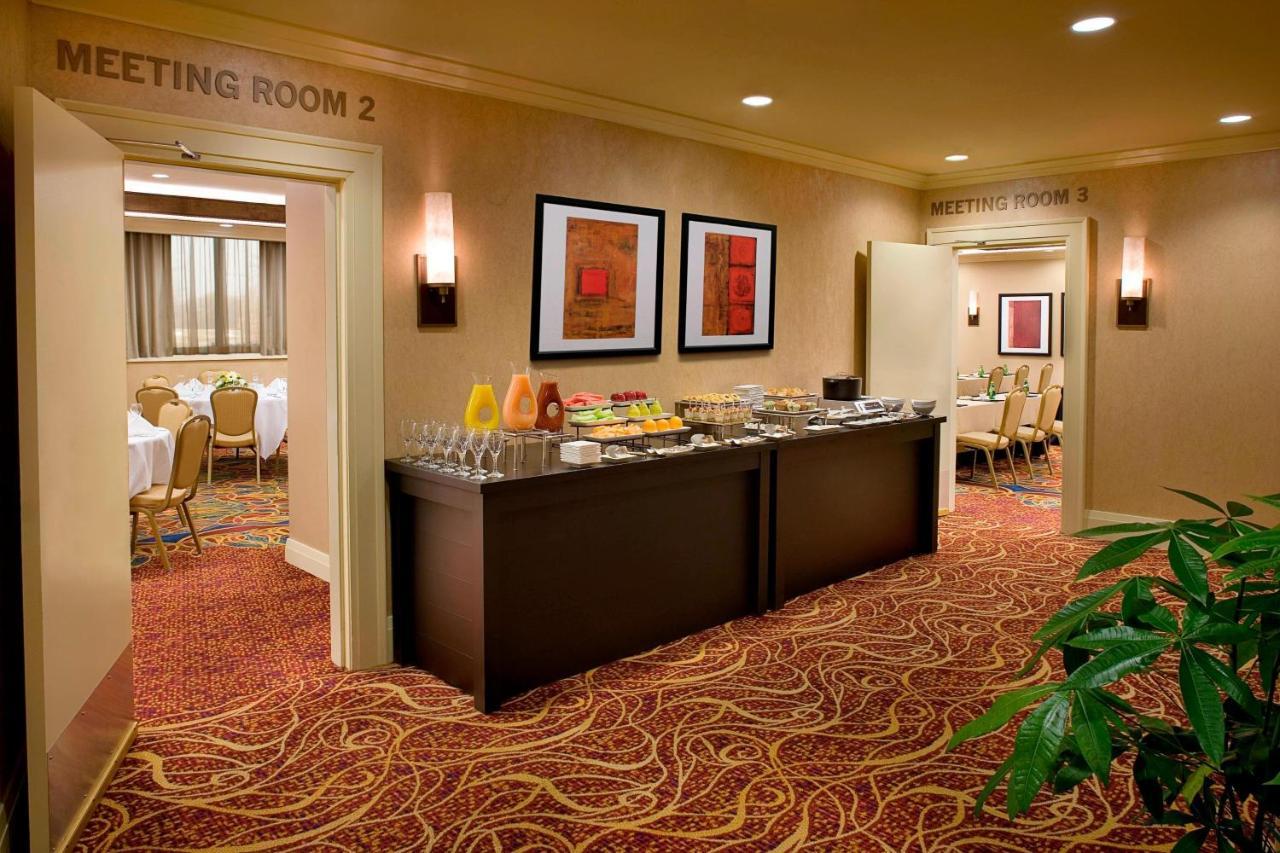 Toronto Airport Marriott Hotel Экстерьер фото