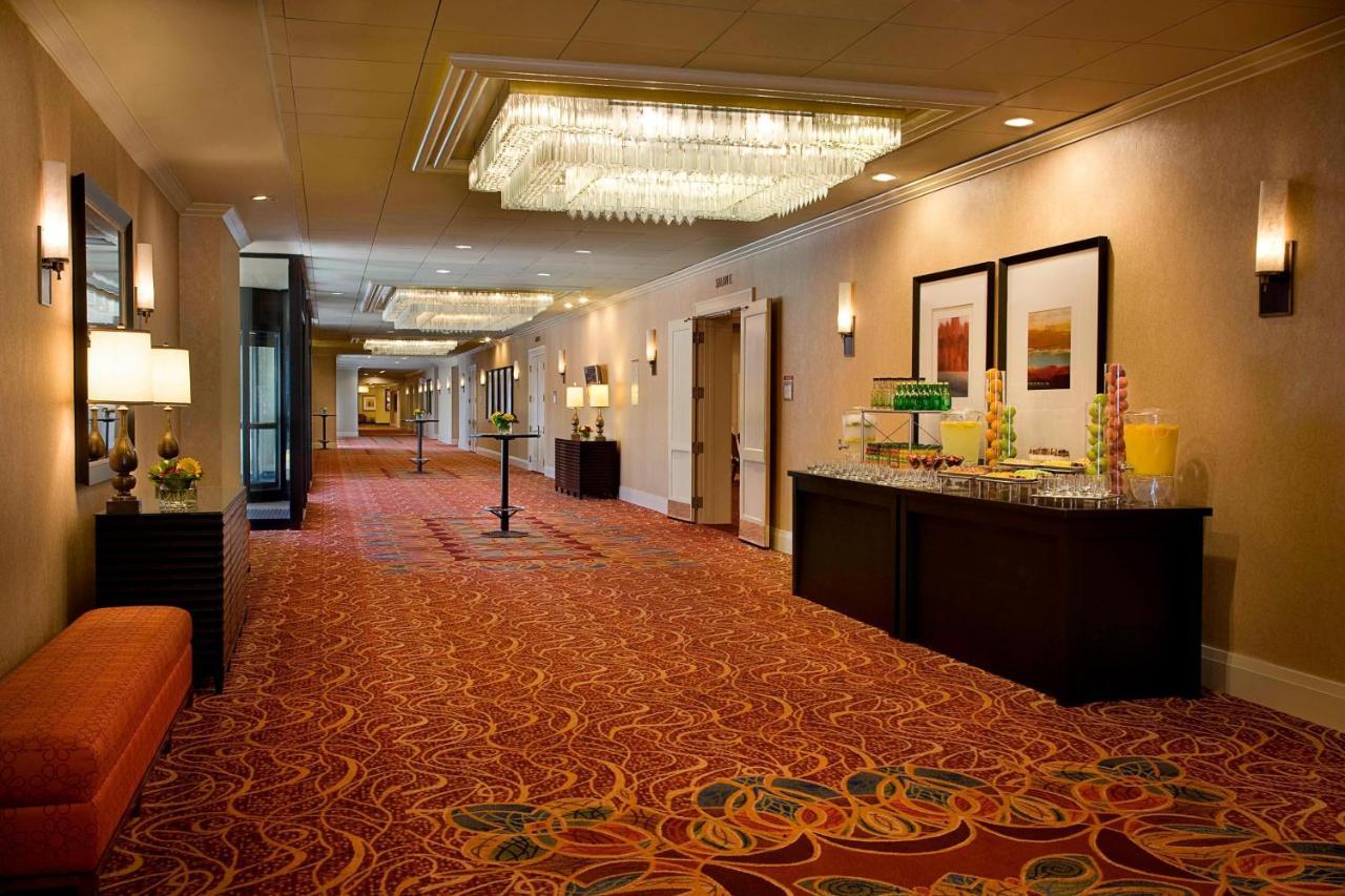 Toronto Airport Marriott Hotel Экстерьер фото