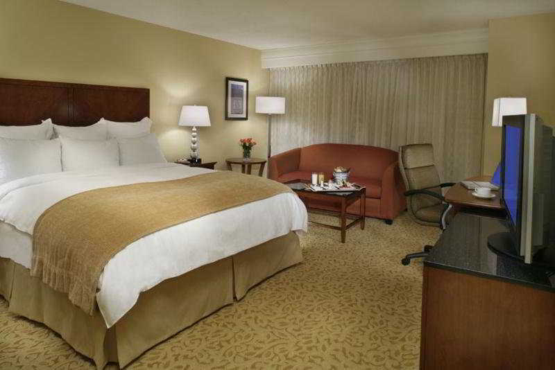 Toronto Airport Marriott Hotel Экстерьер фото